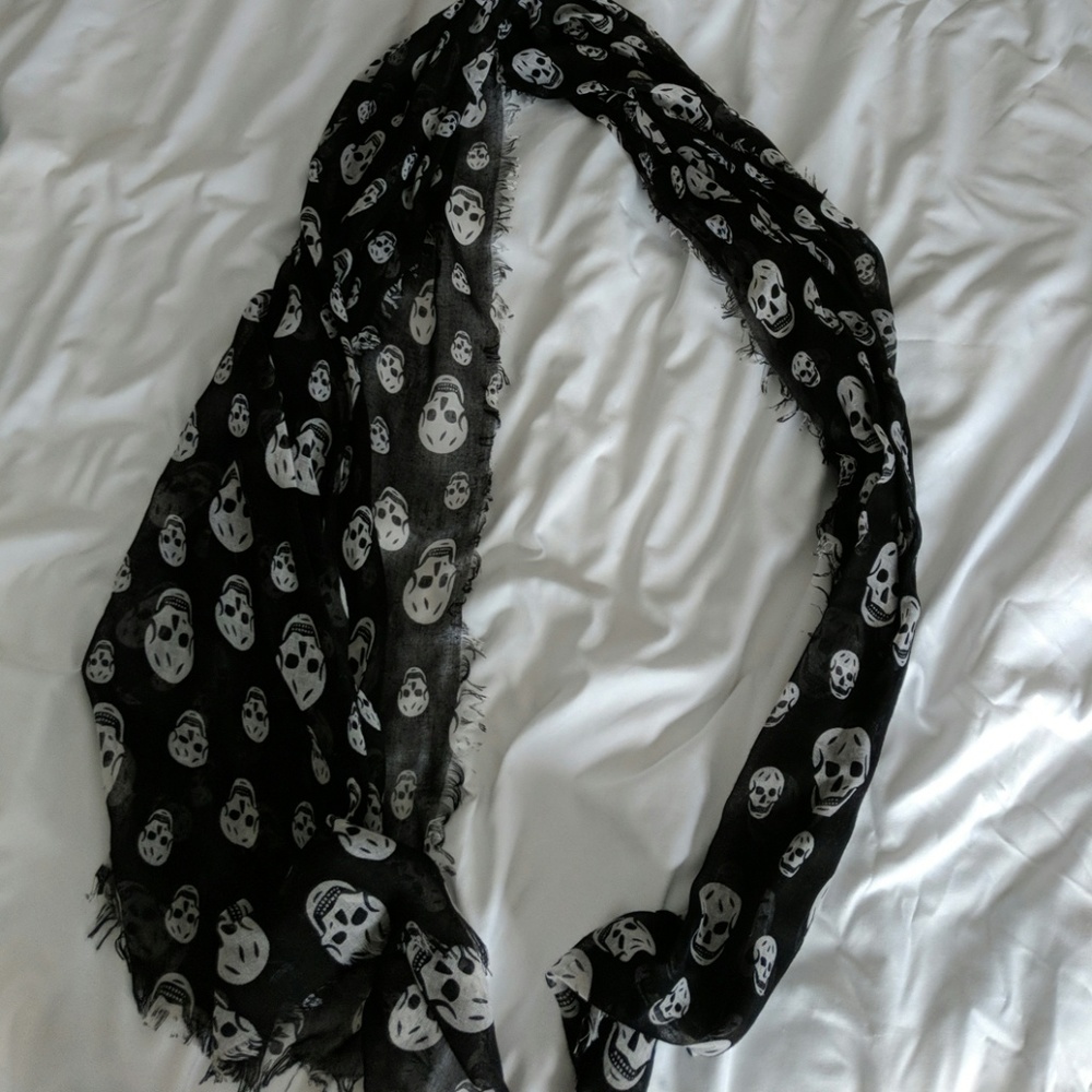 Skull scarf
